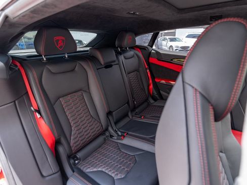 Used 2022 Lamborghini Urus AWD/4WD image 26