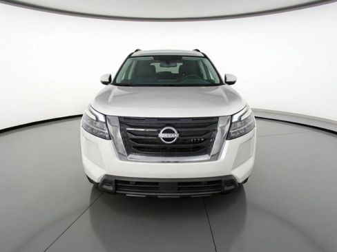 Used 2025 Nissan Pathfinder SV FWD image 2