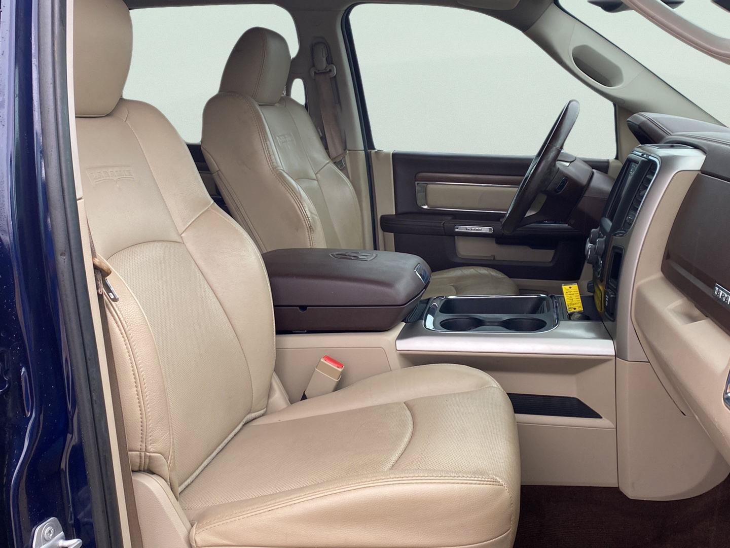 Used 2016 RAM 1500 Laramie w/ Convenience Group AWD/4WD image 29