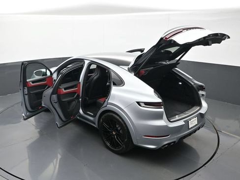 Certified 2025 Porsche Cayenne Coupe AWD/4WD image 29