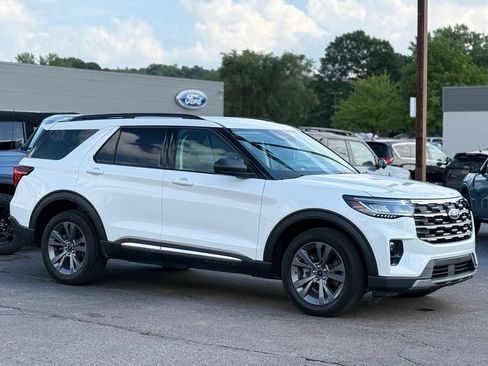 Certified 2025 Ford Explorer Active w/ Active Comfort Package AWD/4WD image 29