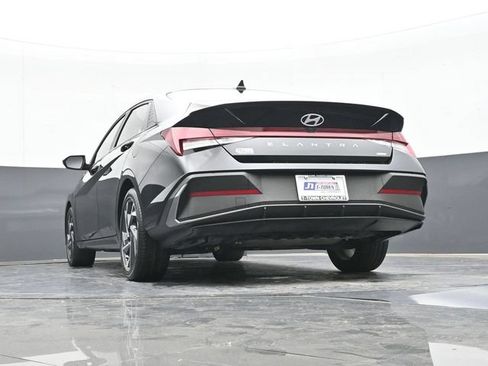 Used 2025 Hyundai Elantra SEL FWD image 45