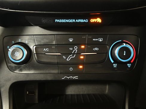 Used 2017 Ford Focus SE FWD image 29