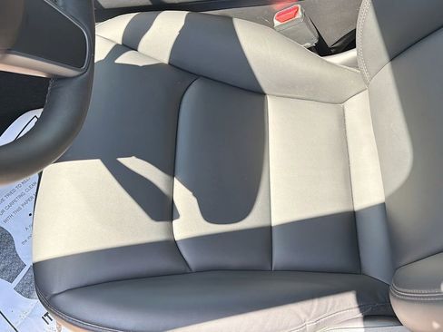 Used 2024 Tesla Model Y Long Range AWD/4WD image 18
