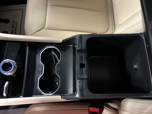 Used 2025 Jeep Grand Cherokee Limited image 21