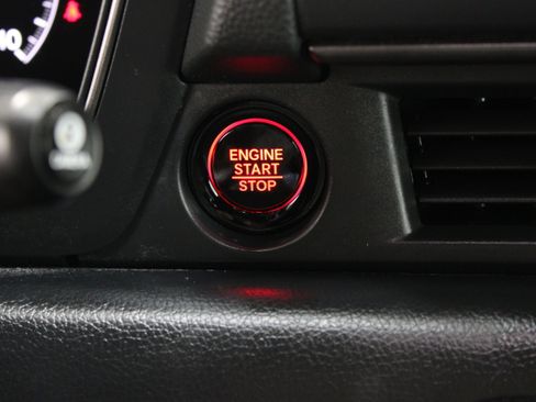 Used 2025 Honda Pilot TrailSport image 18
