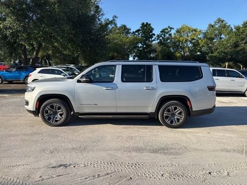 Used 2024 Jeep Wagoneer L Series II w/ Flexible Seating Group RWD image 4