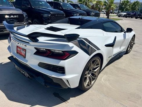 Used 2025 Chevrolet Corvette Z06 RWD image 6