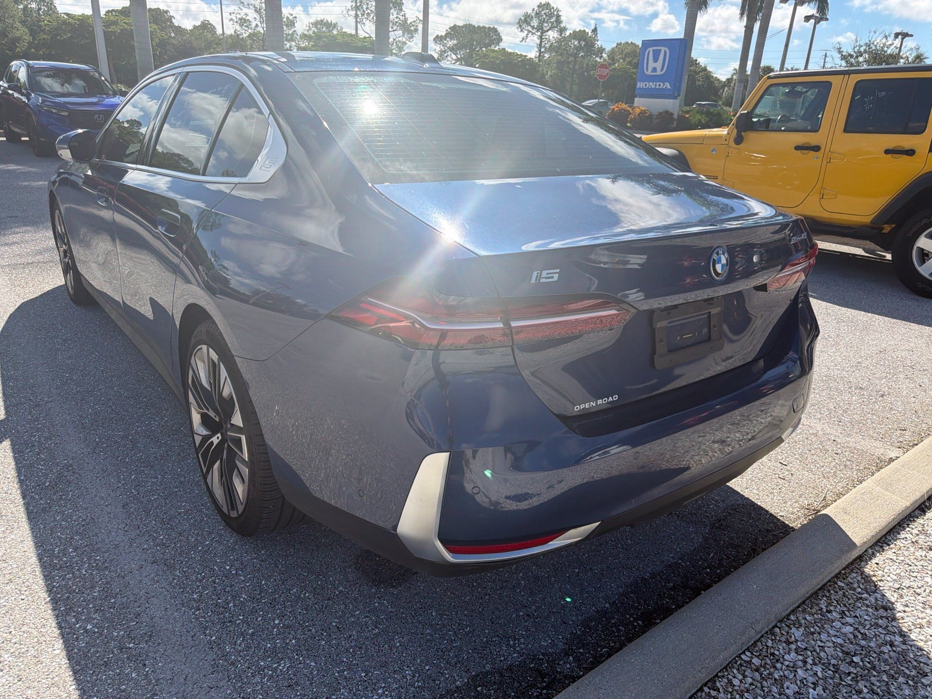 Used 2024 BMW i5 eDrive40i w/ Premium Package RWD image 14