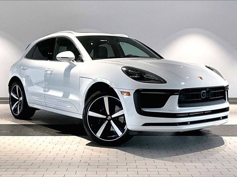 Used 2025 Porsche Macan image 12