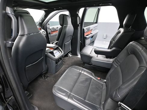 Used 2024 Lincoln Navigator Reserve image 38