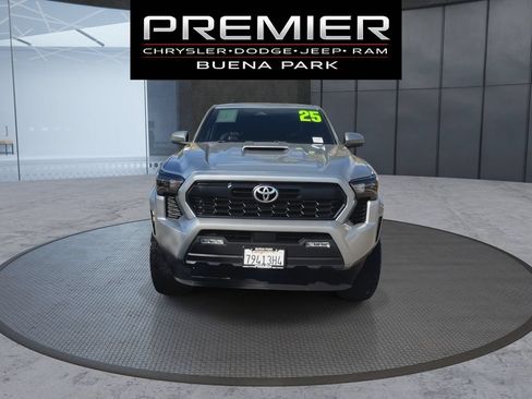 Used 2025 Toyota Tacoma TRD Sport AWD/4WD image 3