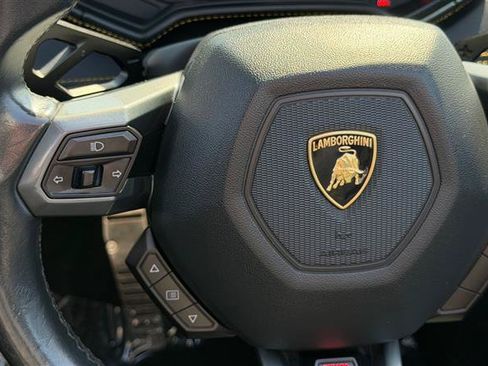 Used 2019 Lamborghini Huracan LP 580-2 RWD image 42