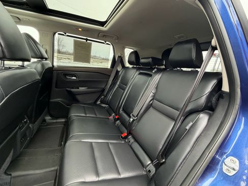 Used 2022 Nissan Rogue SV w/ SV Premium Package image 24