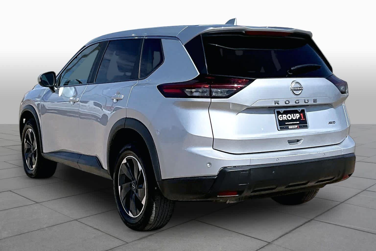 Used 2025 Nissan Rogue SV AWD/4WD image 12