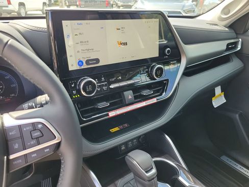 New 2026 Toyota Highlander Limited AWD/4WD image 24