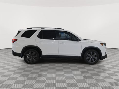Used 2023 Honda Pilot Sport image 32