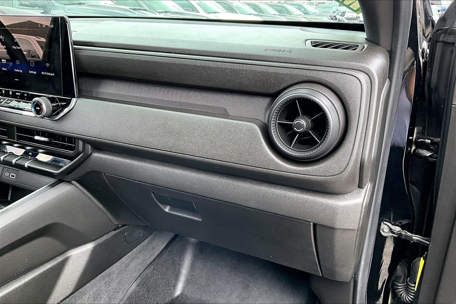 Used 2024 Chevrolet Colorado Trail Boss w/ LPO, Dark Essentials Package AWD/4WD image 13