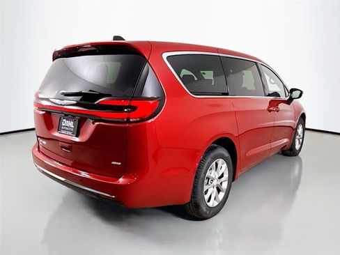 New 2026 Chrysler Pacifica Select image 7