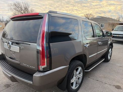 Used 2012 Cadillac Escalade Luxury image 7