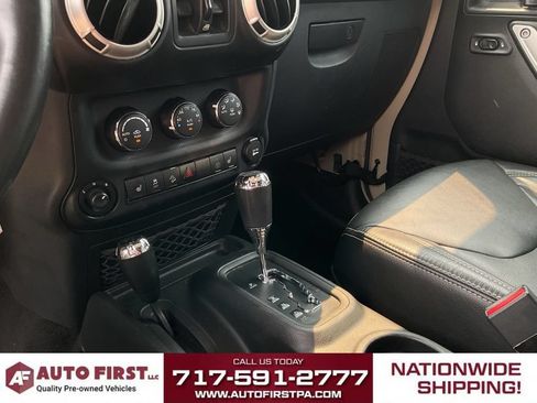 Used 2017 Jeep Wrangler Unlimited Rubicon w/ Connectivity Group AWD/4WD image 28