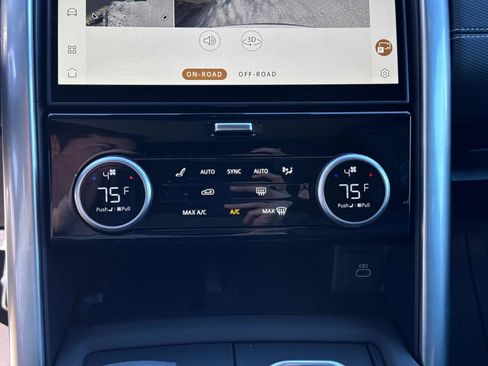 New 2025 Land Rover Discovery Dynamic SE image 25