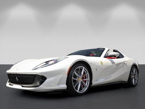 Used 2021 Ferrari 812 GTS RWD image 7