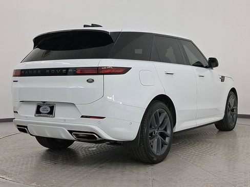 Used 2023 Land Rover Range Rover Sport SE Dynamic image 9