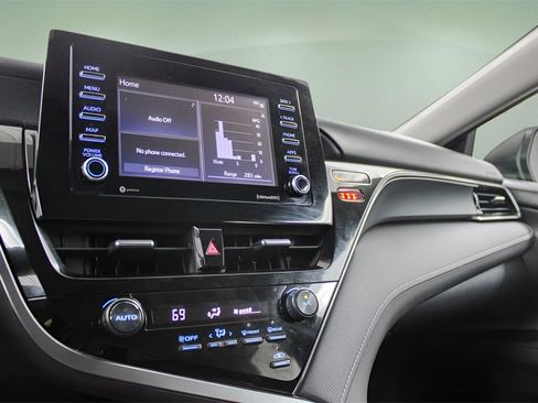 Used 2021 Toyota Camry SE image 25