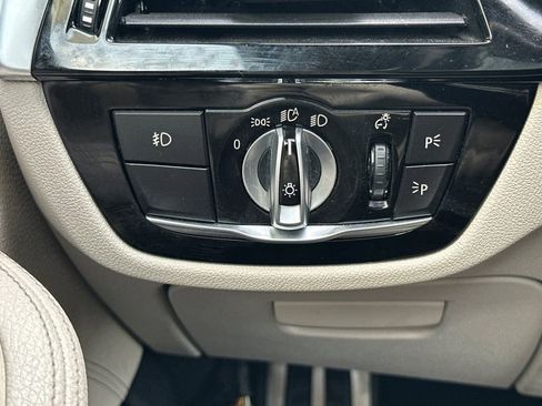 Used 2018 BMW 540i w/ M Sport Package image 31