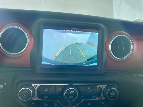 Used 2023 Jeep Wrangler Unlimited Rubicon image 25