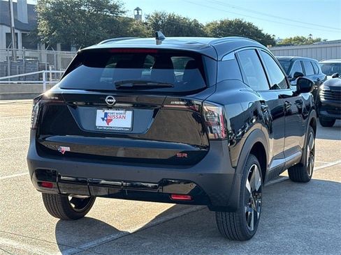 New 2026 Nissan Kicks SR w/ Cold Weather Package image 9