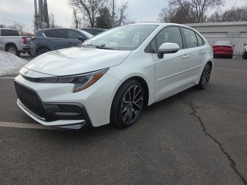 Used 2020 Toyota Corolla XSE image 3