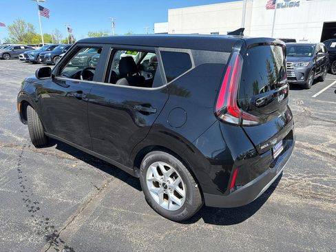 Used 2023 Kia Soul LX w/ LX Technology Package FWD image 10