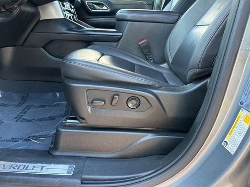 Used 2023 Chevrolet Suburban LT image 16