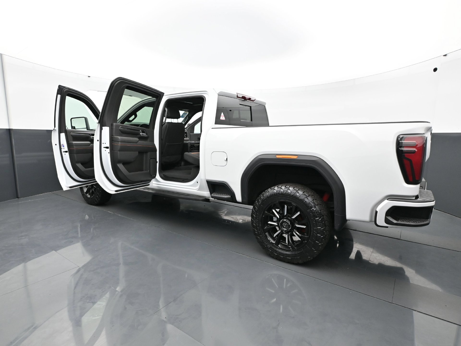 Used 2024 GMC Sierra 2500 AT4 w/ AT4 Premium Plus Package AWD/4WD image 34