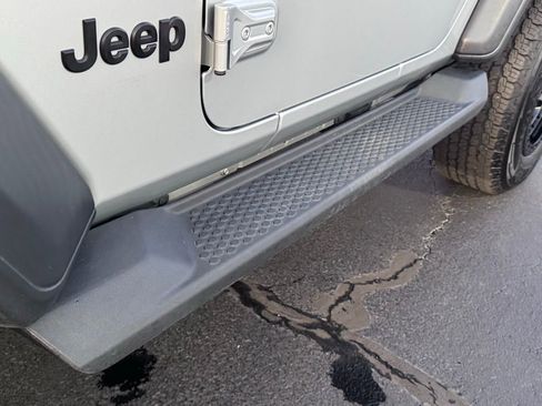 Used 2023 Jeep Wrangler Sport image 33