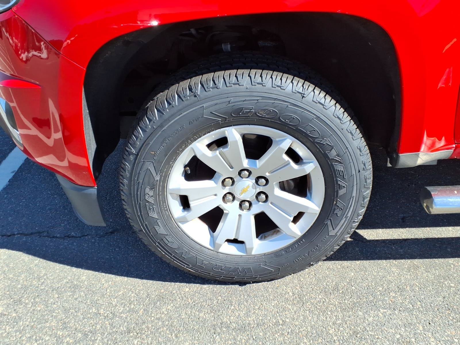 Used 2018 Chevrolet Colorado LT w/ LT Convenience Package RWD image 13