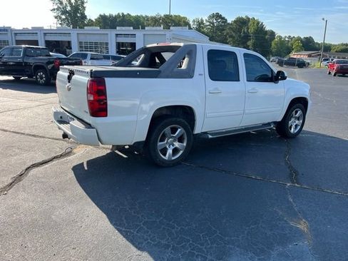 Used 2011 Chevrolet Avalanche LT AWD/4WD image 3