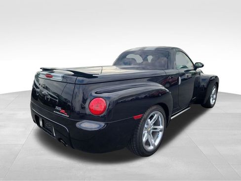Used 2005 Chevrolet SSR w/ Preferred Equipment Group RWD image 2