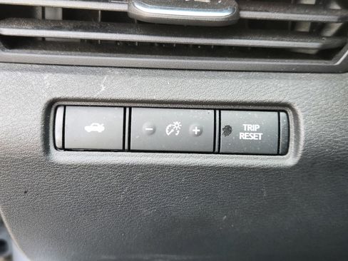 Certified 2021 Nissan Rogue Sport SV w/ Technology Package AWD/4WD image 25