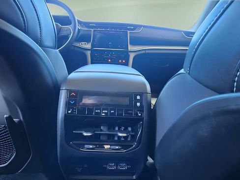 Used 2022 Jeep Grand Cherokee L Limited w/ Luxury Tech Group II image 21