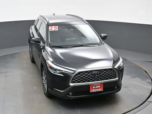 Used 2025 Toyota Corolla Cross XLE AWD/4WD image 36