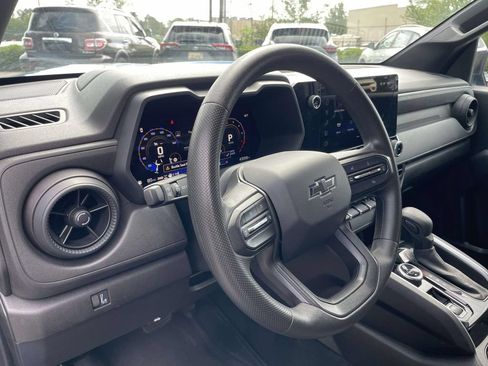 Used 2024 Chevrolet Colorado Trail Boss AWD/4WD image 18
