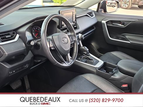 Used 2021 Toyota RAV4 XLE Premium w/ Carpet Mat Package (TMS) FWD image 10