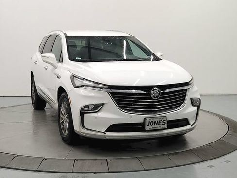 Used 2023 Buick Enclave Essence AWD/4WD image 3
