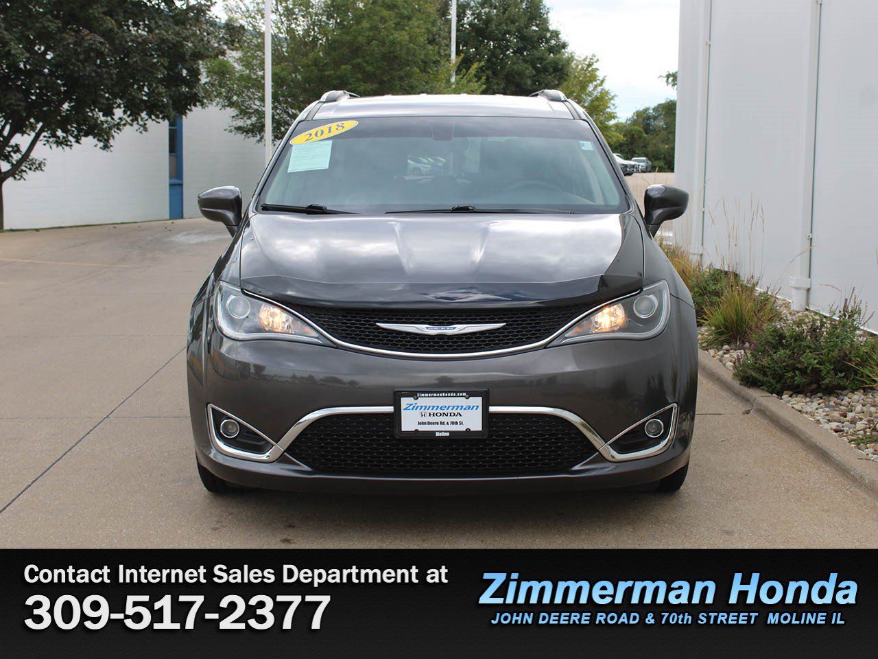 Used 2018 Chrysler Pacifica Touring-L FWD image 4