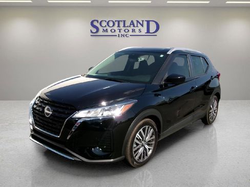 Used 2024 Nissan Kicks SV image 2