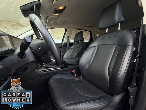 Used 2023 Kia Sportage EX image 4