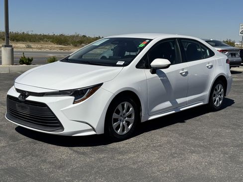 Used 2023 Toyota Corolla LE image 3